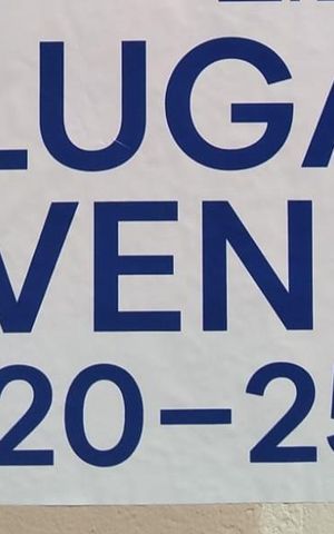 Casa à venda com 260m², 3 quartos e 1 vaga Casa à venda com 260m², 3 quartos e 1 vagaFachada