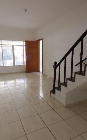 Casa à venda com 160m², 4 quartos e 2 vagasSala