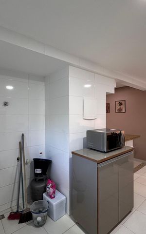Casa à venda com 151m², 3 quartos e 2 vagas Casa à venda com 151m², 3 quartos e 2 vagasCozinha e Área de Serviço
