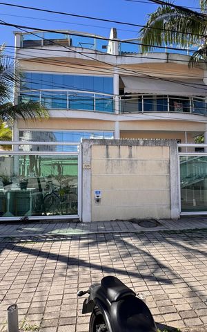 Casa à venda com 151m², 3 quartos e 2 vagas Casa à venda com 151m², 3 quartos e 2 vagasFachada