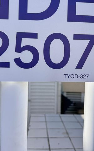 Casa à venda com 151m², 3 quartos e 2 vagas Casa à venda com 151m², 3 quartos e 2 vagasTYOD-327