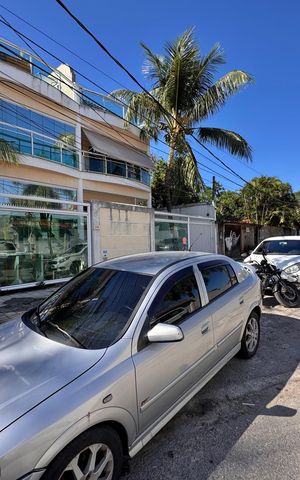 Casa à venda com 151m², 3 quartos e 2 vagas Casa à venda com 151m², 3 quartos e 2 vagasFachada