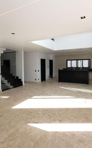 Casa de condomínio à venda com 560m², 5 quartos e 8 vagas Casa de condomínio à venda com 560m², 5 quartos e 8 vagasSala 1