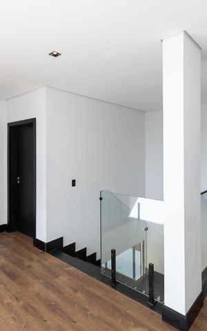Casa de condomínio à venda com 560m², 5 quartos e 8 vagas Casa de condomínio à venda com 560m², 5 quartos e 8 vagasCorredor