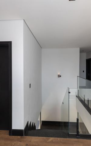 Casa de condomínio à venda com 560m², 5 quartos e 8 vagas Casa de condomínio à venda com 560m², 5 quartos e 8 vagasCorredor