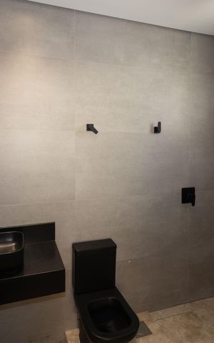 Casa de condomínio à venda com 560m², 5 quartos e 8 vagas Casa de condomínio à venda com 560m², 5 quartos e 8 vagasBanheiro da Suíte 2