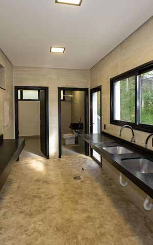 Casa de condomínio à venda com 560m², 5 quartos e 8 vagas Casa de condomínio à venda com 560m², 5 quartos e 8 vagasÁrea de Serviço