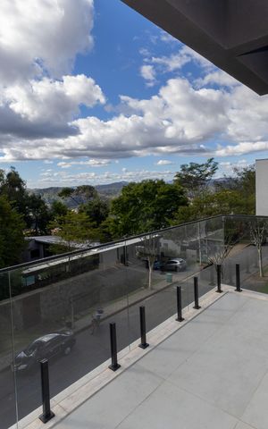 Casa de condomínio à venda com 560m², 5 quartos e 8 vagas Casa de condomínio à venda com 560m², 5 quartos e 8 vagasVaranda da Suíte 4