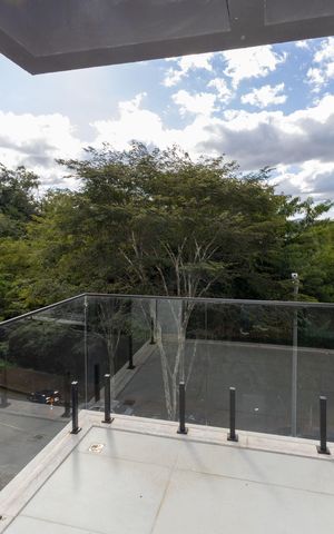 Casa de condomínio à venda com 560m², 5 quartos e 8 vagas Casa de condomínio à venda com 560m², 5 quartos e 8 vagasVaranda da Suíte 4