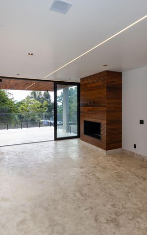 Casa de condomínio à venda com 560m², 5 quartos e 8 vagas Casa de condomínio à venda com 560m², 5 quartos e 8 vagasSala 2