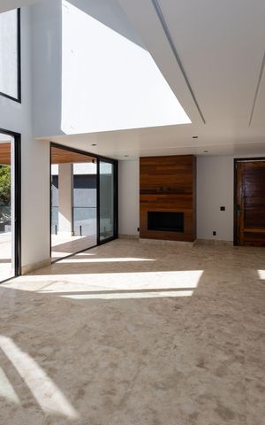 Casa de condomínio à venda com 560m², 5 quartos e 8 vagas Casa de condomínio à venda com 560m², 5 quartos e 8 vagasSala 1