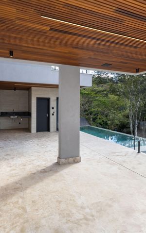 Casa de condomínio à venda com 560m², 5 quartos e 8 vagas Casa de condomínio à venda com 560m², 5 quartos e 8 vagasÁrea de Lazer