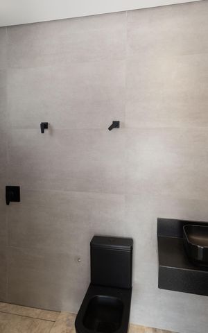Casa de condomínio à venda com 560m², 5 quartos e 8 vagas Casa de condomínio à venda com 560m², 5 quartos e 8 vagasBanheiro da Suíte 3