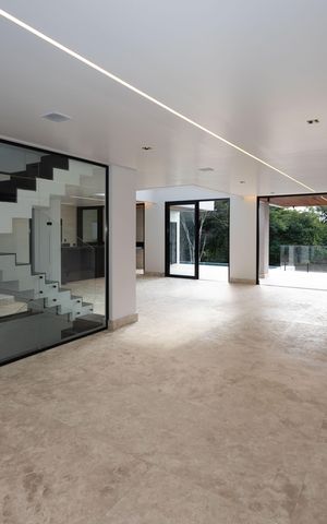 Casa de condomínio à venda com 560m², 5 quartos e 8 vagas Casa de condomínio à venda com 560m², 5 quartos e 8 vagasSala 2