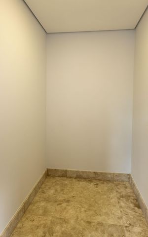 Casa de condomínio à venda com 560m², 5 quartos e 8 vagas Casa de condomínio à venda com 560m², 5 quartos e 8 vagasDispensa