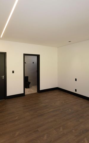 Casa de condomínio à venda com 560m², 5 quartos e 8 vagas Casa de condomínio à venda com 560m², 5 quartos e 8 vagasSuíte 2