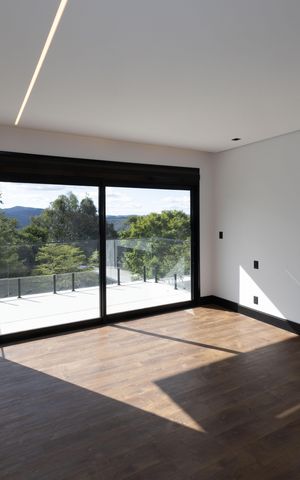 Casa de condomínio à venda com 560m², 5 quartos e 8 vagas Casa de condomínio à venda com 560m², 5 quartos e 8 vagasSuíte 3
