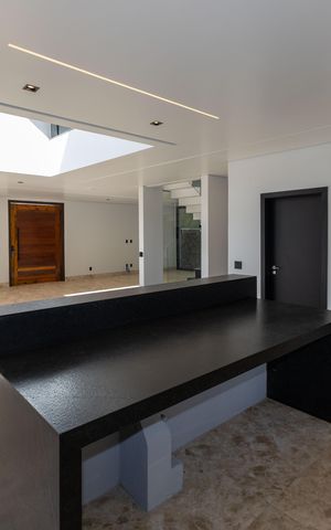 Casa de condomínio à venda com 560m², 5 quartos e 8 vagas Casa de condomínio à venda com 560m², 5 quartos e 8 vagasCozinha
