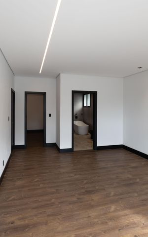 Casa de condomínio à venda com 560m², 5 quartos e 8 vagas Casa de condomínio à venda com 560m², 5 quartos e 8 vagasSuíte 4