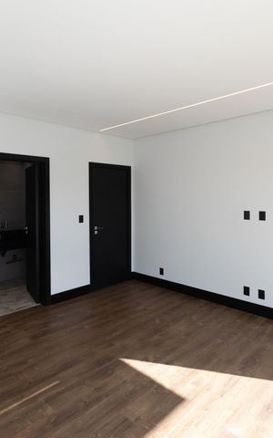 Casa de condomínio à venda com 560m², 5 quartos e 8 vagas Casa de condomínio à venda com 560m², 5 quartos e 8 vagasSuíte 3