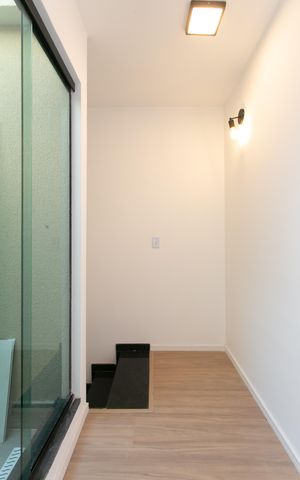 Casa à venda com 135m², 3 quartos e 2 vagas Casa à venda com 135m², 3 quartos e 2 vagasHall