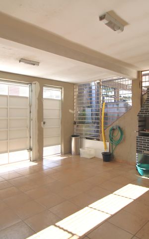 Casa à venda com 100m², 3 quartos e 2 vagasGaragem