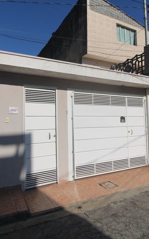 Casa à venda com 100m², 3 quartos e 2 vagasFachada