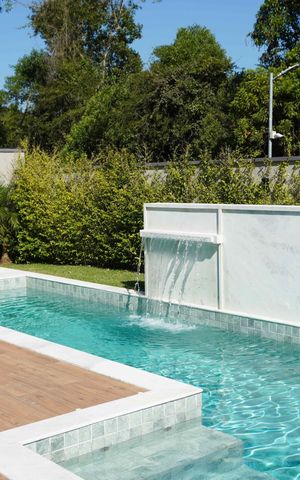 Casa de condomínio à venda com 430m², 3 quartos e 4 vagas Casa de condomínio à venda com 430m², 3 quartos e 4 vagasPiscina