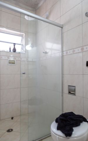 Casa para alugar com 282m², 4 quartos e 3 vagasBanheiro do Quarto 1 suíte