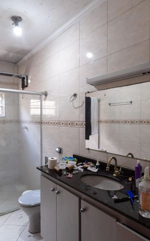 Casa para alugar com 282m², 4 quartos e 3 vagasBanheiro social