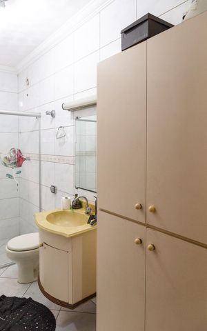 Casa para alugar com 282m², 4 quartos e 3 vagasBanheiro social 2
