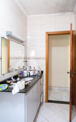 Casa para alugar com 282m², 4 quartos e 3 vagasBanheiro social