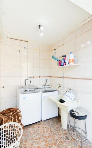 Casa à venda com 200m², 3 quartos e 2 vagasÁrea de Serviço