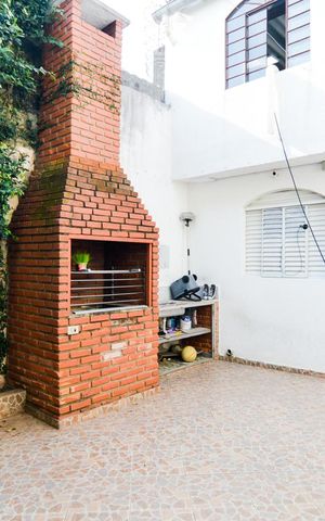 Casa à venda com 200m², 3 quartos e 2 vagasChurrasqueira