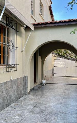 Casa à venda com 300m², 3 quartos e 5 vagas