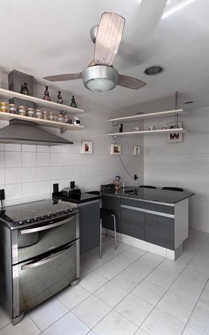 Casa de condomínio à venda com 210m², 5 quartos e 4 vagas Casa de condomínio à venda com 210m², 5 quartos e 4 vagasCozinha