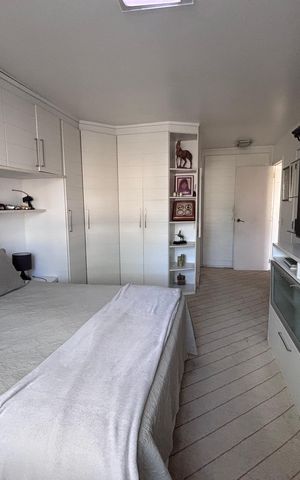 Casa de condomínio à venda com 210m², 5 quartos e 4 vagas Casa de condomínio à venda com 210m², 5 quartos e 4 vagasQuarto 1