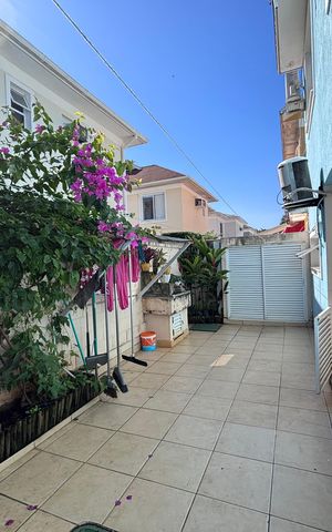 Casa de condomínio à venda com 210m², 5 quartos e 4 vagas Casa de condomínio à venda com 210m², 5 quartos e 4 vagasÁrea de Serviço