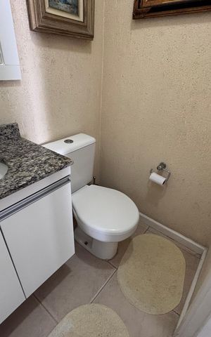Casa de condomínio à venda com 210m², 5 quartos e 4 vagas Casa de condomínio à venda com 210m², 5 quartos e 4 vagasLavabo