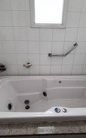 Casa de condomínio à venda com 210m², 5 quartos e 4 vagas Casa de condomínio à venda com 210m², 5 quartos e 4 vagasBanheiro do Quarto 1