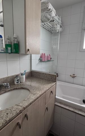 Casa de condomínio à venda com 210m², 5 quartos e 4 vagas Casa de condomínio à venda com 210m², 5 quartos e 4 vagasBanheiro do Quarto 1