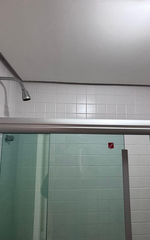 Casa de condomínio à venda com 210m², 5 quartos e 4 vagas Casa de condomínio à venda com 210m², 5 quartos e 4 vagasBanheiro