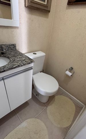 Casa de condomínio à venda com 210m², 5 quartos e 4 vagas Casa de condomínio à venda com 210m², 5 quartos e 4 vagasLavabo