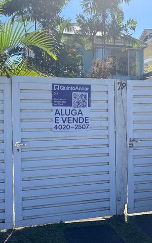 Casa de condomínio à venda com 210m², 5 quartos e 4 vagas Casa de condomínio à venda com 210m², 5 quartos e 4 vagasPlaca TKCL-54