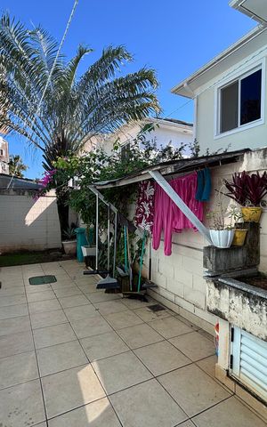 Casa de condomínio à venda com 210m², 5 quartos e 4 vagas Casa de condomínio à venda com 210m², 5 quartos e 4 vagasÁrea de Serviço