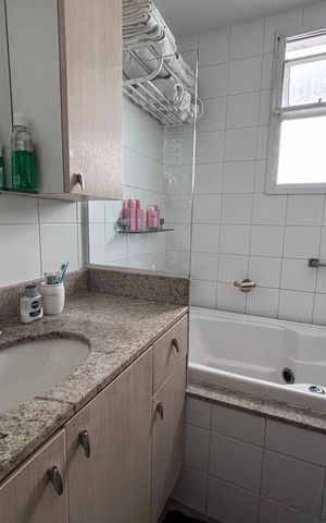 Casa de condomínio à venda com 210m², 5 quartos e 4 vagas Casa de condomínio à venda com 210m², 5 quartos e 4 vagasBanheiro do Quarto 1