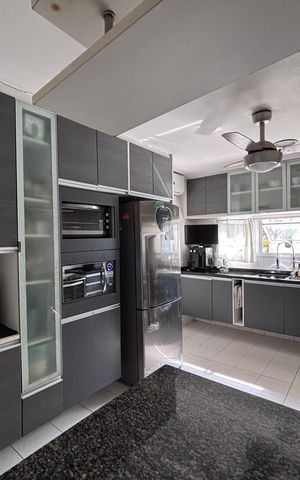 Casa de condomínio à venda com 210m², 5 quartos e 4 vagas Casa de condomínio à venda com 210m², 5 quartos e 4 vagasCozinha