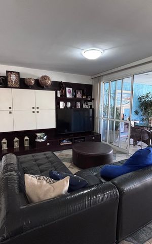 Casa de condomínio à venda com 210m², 5 quartos e 4 vagas Casa de condomínio à venda com 210m², 5 quartos e 4 vagasSala