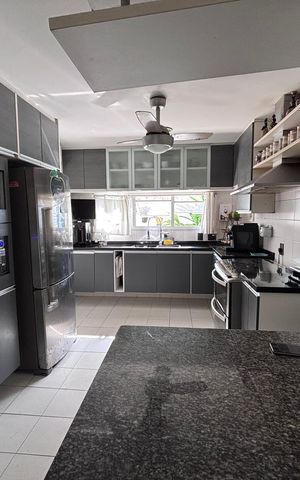 Casa de condomínio à venda com 210m², 5 quartos e 4 vagas Casa de condomínio à venda com 210m², 5 quartos e 4 vagasCozinha