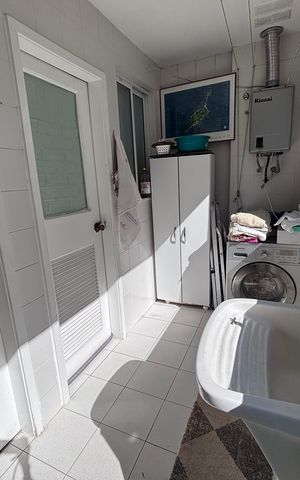 Casa de condomínio à venda com 210m², 5 quartos e 4 vagas Casa de condomínio à venda com 210m², 5 quartos e 4 vagasÁrea de Serviço